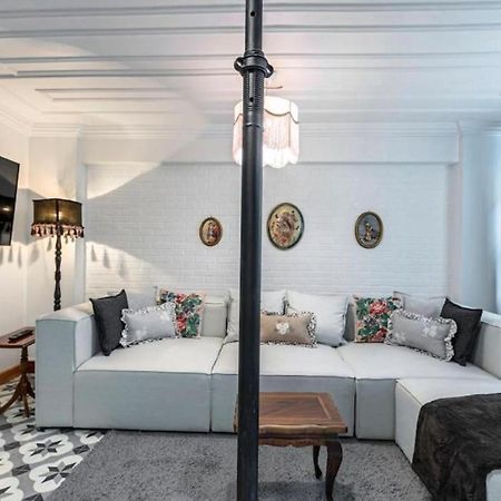 Historical 4-Br Home Steps From Besiktas Stadium & Bosphorus Views - Prime Nisantasi Location! Istanbul Exterior photo