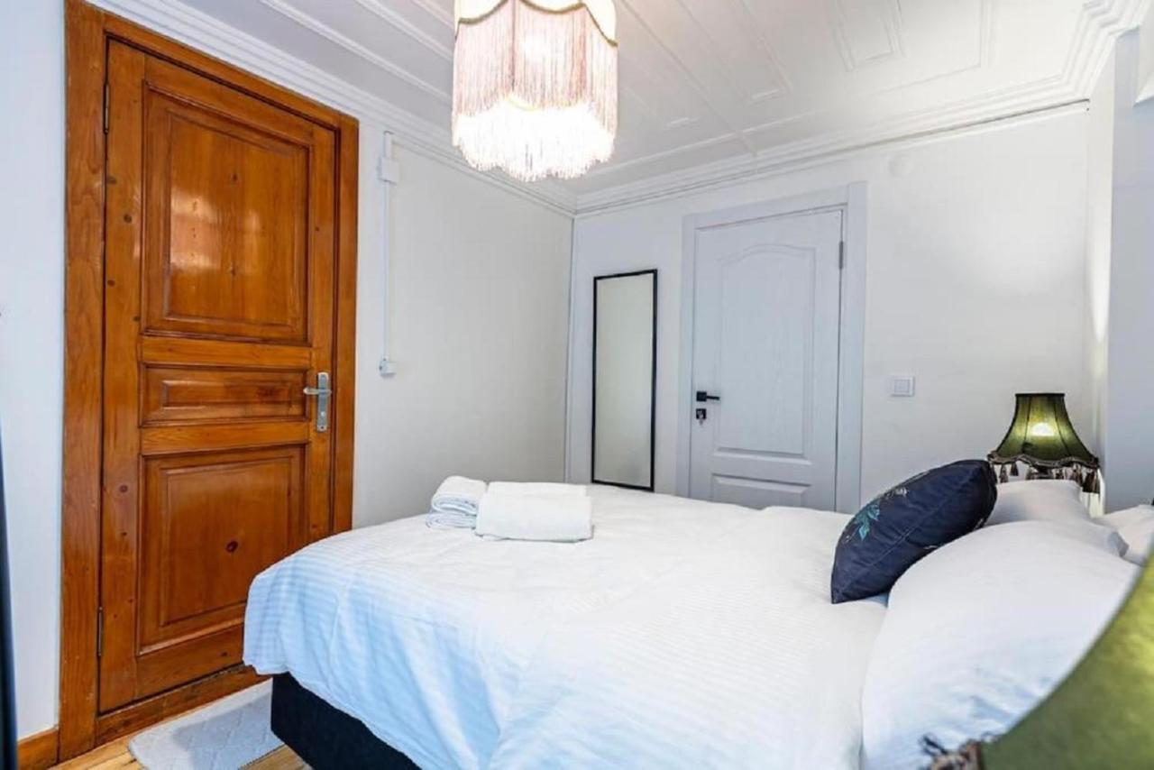 Historical 4-Br Home Steps From Besiktas Stadium & Bosphorus Views - Prime Nisantasi Location! Istanbul Exterior photo