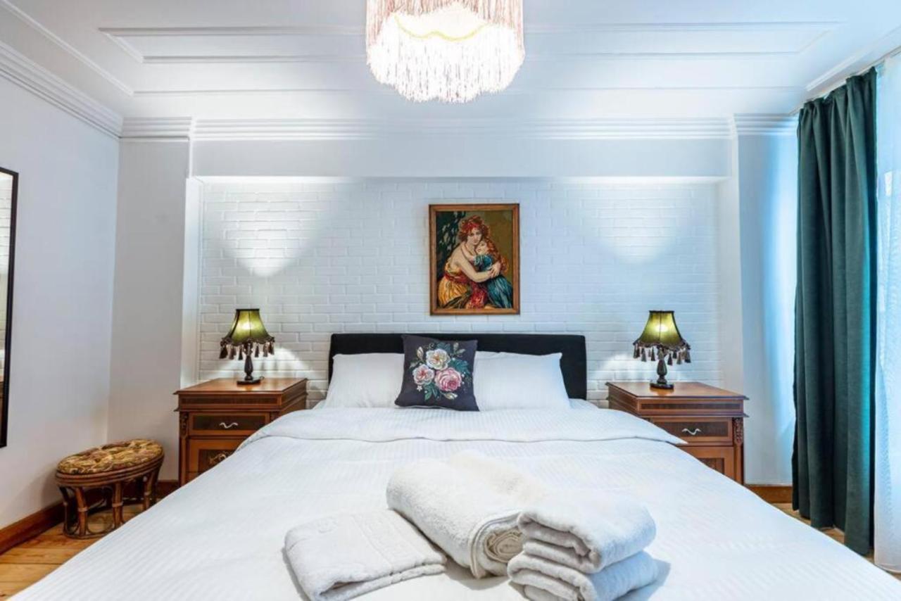 Historical 4-Br Home Steps From Besiktas Stadium & Bosphorus Views - Prime Nisantasi Location! Istanbul Exterior photo